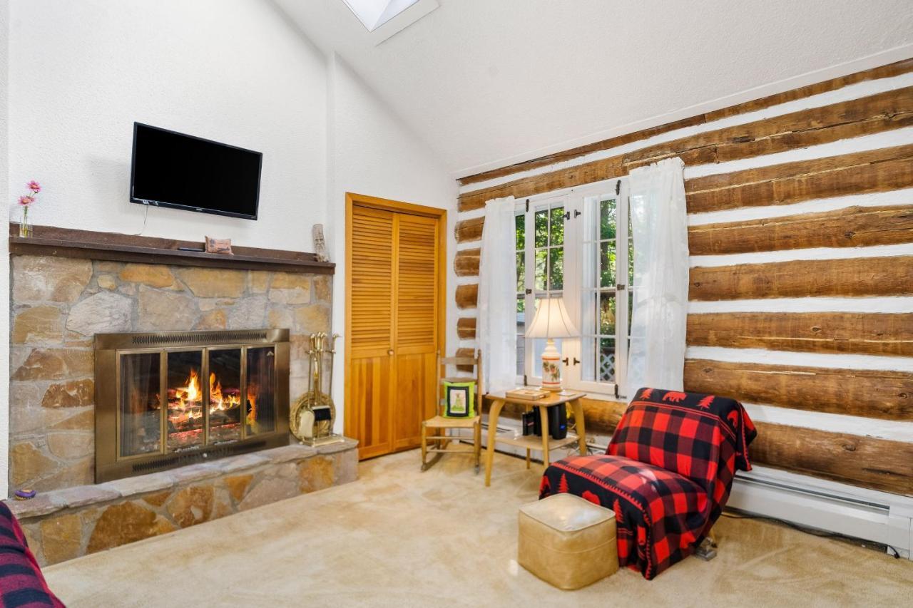 Cozy Condo By Tripp Lake Warrensburg Exteriör bild